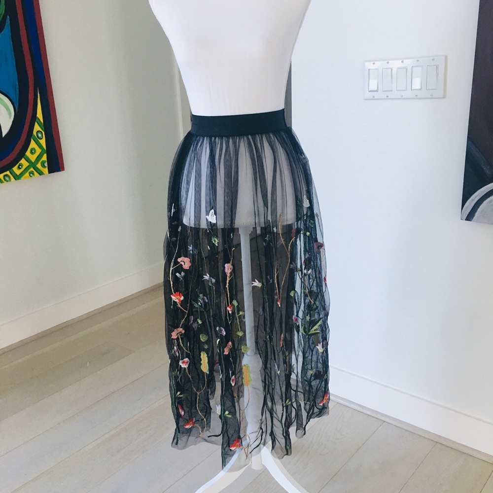 Forever 21
Women's Black Floral Embroidered Sheer Maxi Skirt size S New